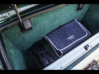 Aston Martin+V8 Volante